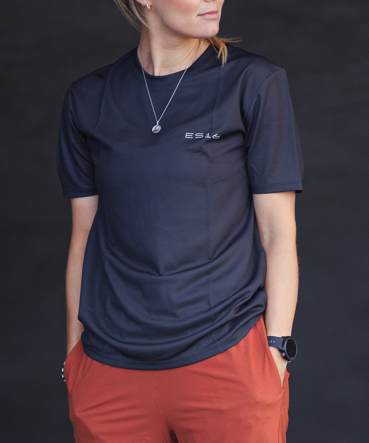 ES16 Basic T-shirt - Zwart.